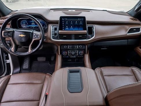 Used 2022 Chevrolet Suburban High Country image 9