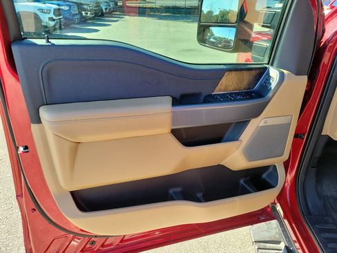 Used 2024 Ford F250 Lariat w/ Sport Appearance Package image 5