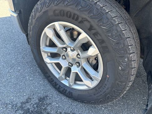 Used 2022 Chevrolet Silverado 1500 LT image 9