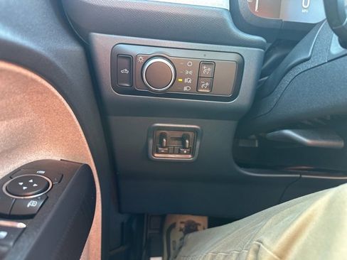 Certified 2025 Ford Maverick XLT w/ XLT Luxury Package image 44