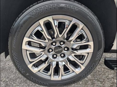 Used 2023 GMC Yukon Denali Ultimate AWD/4WD image 19