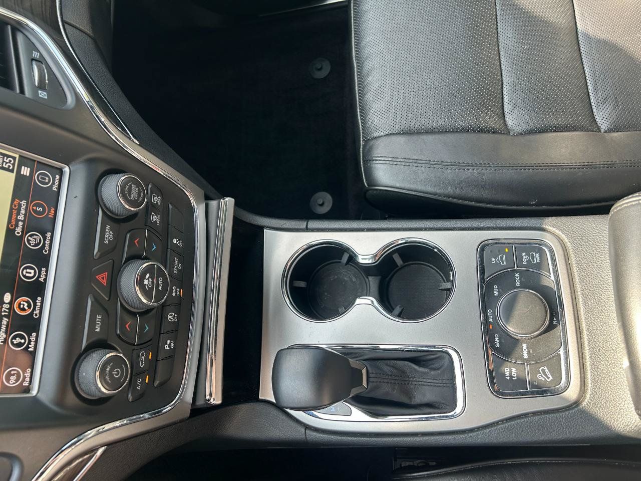 Used 2018 Jeep Grand Cherokee Overland AWD/4WD image 23