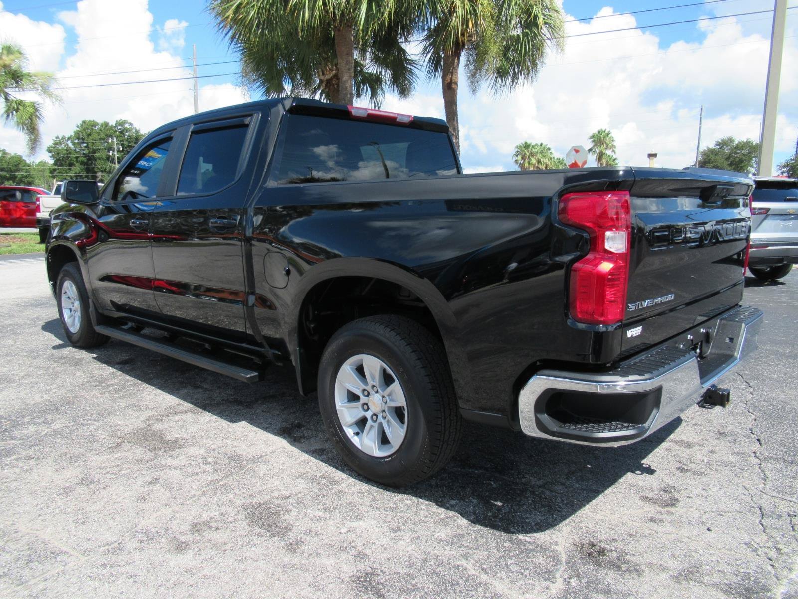 Used 2025 Chevrolet Silverado 1500 LT RWD image 8