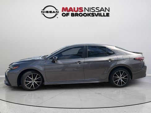 Used 2022 Toyota Camry SE w/ Convenience Package FWD image 4