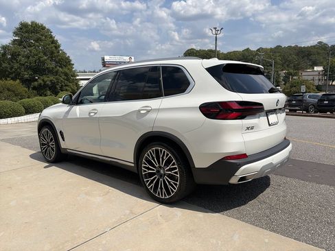 Used 2024 BMW X5 xDrive40i w/ Premium Package AWD/4WD image 6