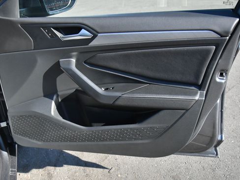 Used 2024 Volkswagen Jetta SE image 37