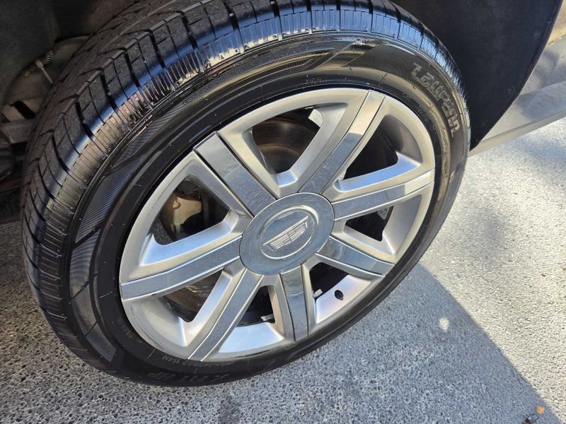 Used 2018 Cadillac Escalade ESV Luxury RWD image 23