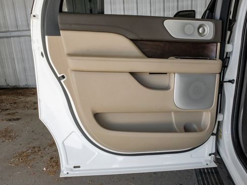Used 2023 Lincoln Navigator L Reserve AWD/4WD image 47