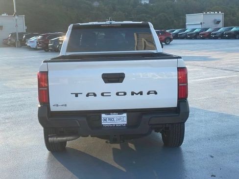 Certified 2025 Toyota Tacoma SR w/ SR Upgrade Package AWD/4WD image 11