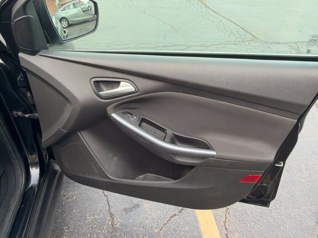 Used 2014 Ford Focus Titanium FWD image 9