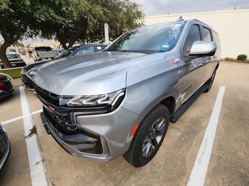 Used 2023 Chevrolet Suburban Z71 w/ Luxury Package AWD/4WD image 3