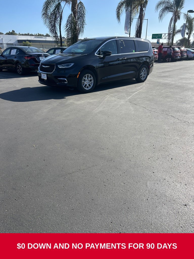 Used 2026 Chrysler Pacifica Select FWD image 1