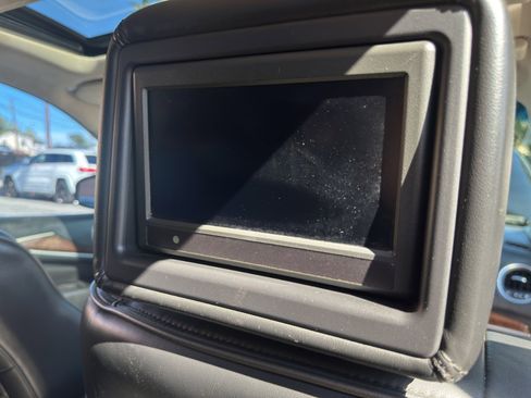 Used 2013 INFINITI JX35 AWD w/ Premium Pkg image 30