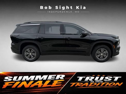 Used 2025 Chevrolet Traverse LT AWD/4WD image 13