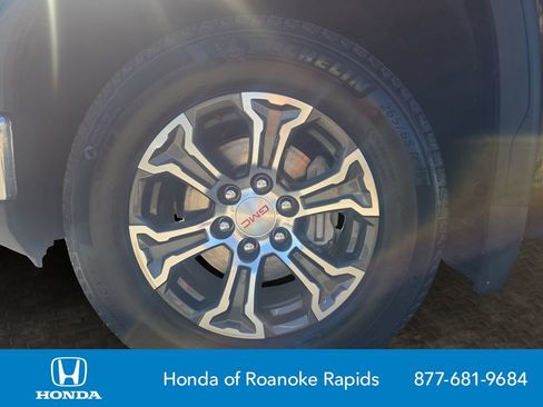 Used 2025 GMC Sierra 1500 SLT AWD/4WD image 9