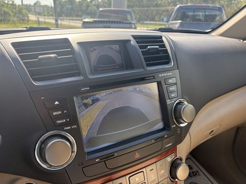 Used 2009 Toyota Highlander Limited FWD image 16