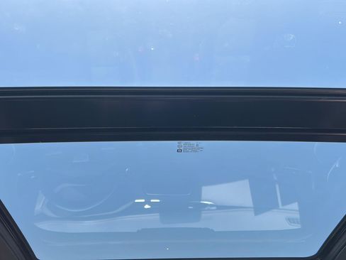 Used 2022 Cadillac XT4 Sport w/ Comfort Package AWD/4WD image 17