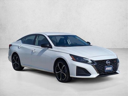 Used 2025 Nissan Altima 2.5 SR image 3