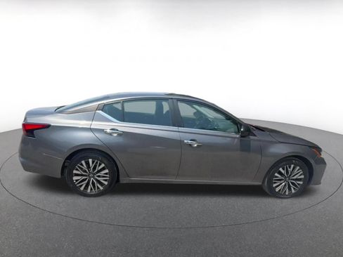 Used 2025 Nissan Altima 2.5 SV FWD image 16