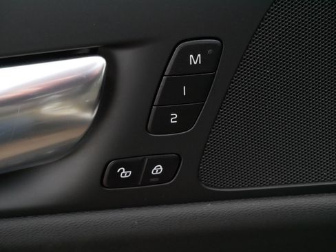 Used 2025 Volvo V60 B5 Cross Country Plus image 19