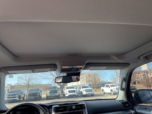 Used 2022 Toyota 4Runner SR5 Premium image 13