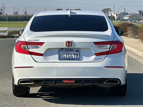 Used 2018 Honda Accord Sport image 5