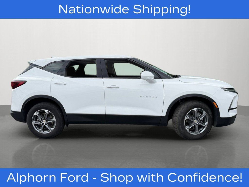 Used 2023 Chevrolet Blazer LT AWD/4WD image 2