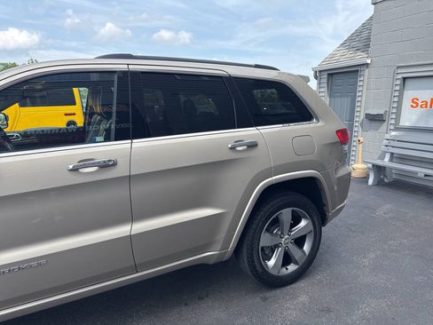 Used 2014 Jeep Grand Cherokee Overland w/ Advanced Technology Group AWD/4WD image 5