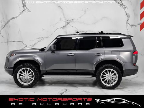 Used 2024 Lexus GX 550 w/ Accessory Package (2T) AWD/4WD image 10