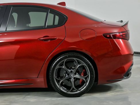 Used 2017 Alfa Romeo Giulia Quadrifoglio image 9