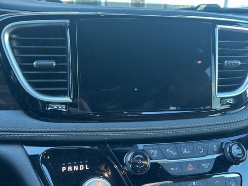 Used 2021 Chrysler Pacifica Pinnacle image 12