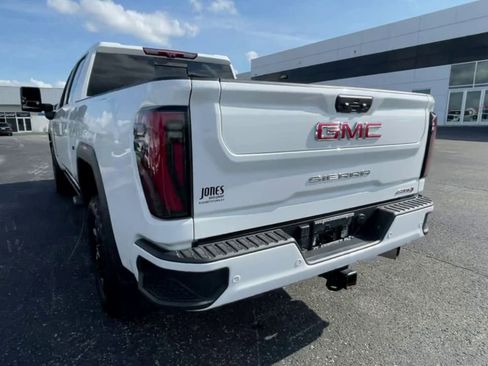 Used 2024 GMC Sierra 2500 AT4 w/ AT4 Premium Plus Package AWD/4WD image 2