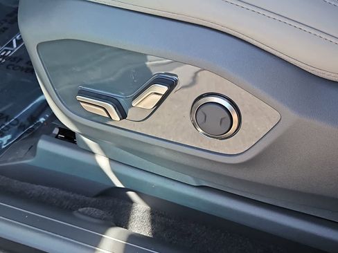 Used 2024 Kia EV9 Wind image 17