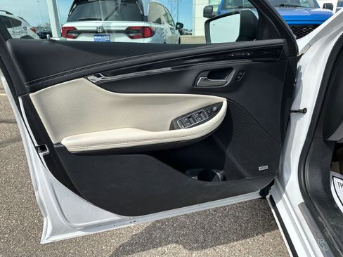 Used 2017 Chevrolet Impala Premier w/ Enhanced Convenience Package FWD image 14