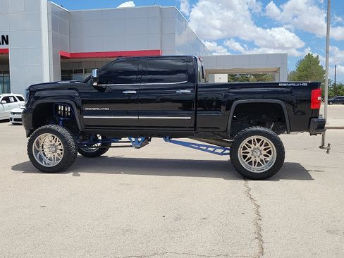 Used 2017 GMC Sierra 2500 Denali w/ Duramax Plus Package AWD/4WD image 2