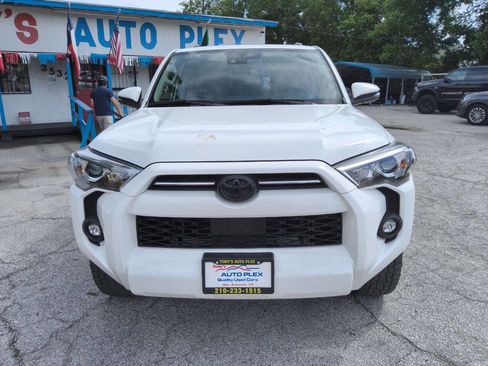 Used 2022 Toyota 4Runner SR5 Premium w/ Moonroof Package RWD image 8