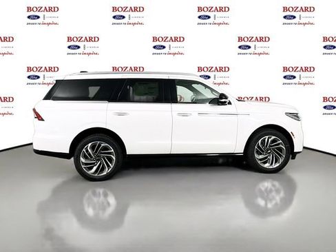New 2026 Lincoln Navigator Reserve AWD/4WD image 9