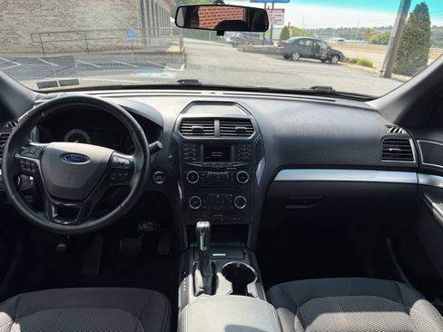 Used 2017 Ford Explorer XLT AWD/4WD image 24