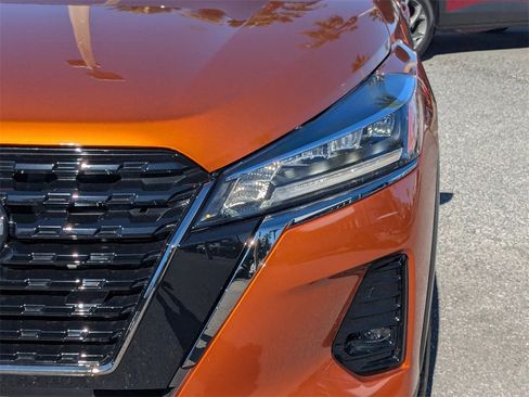 Used 2023 Nissan Kicks SR w/ SR Premium Package image 9