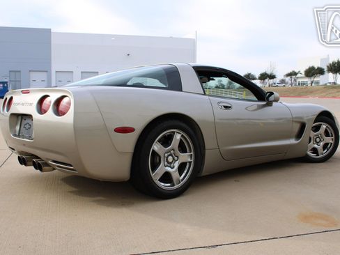 Used 1998 Chevrolet Corvette Coupe w/ Performance Handling Pkg image 16