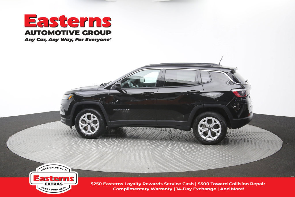 Used 2025 Jeep Compass Latitude w/ Sun & Sound Group AWD/4WD image 65