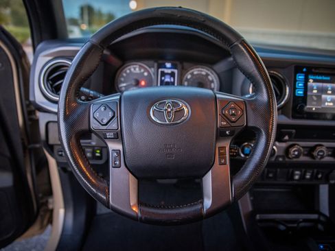 Used 2019 Toyota Tacoma TRD Sport image 17