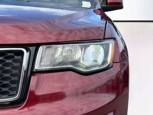 Used 2020 Jeep Grand Cherokee Laredo image 8