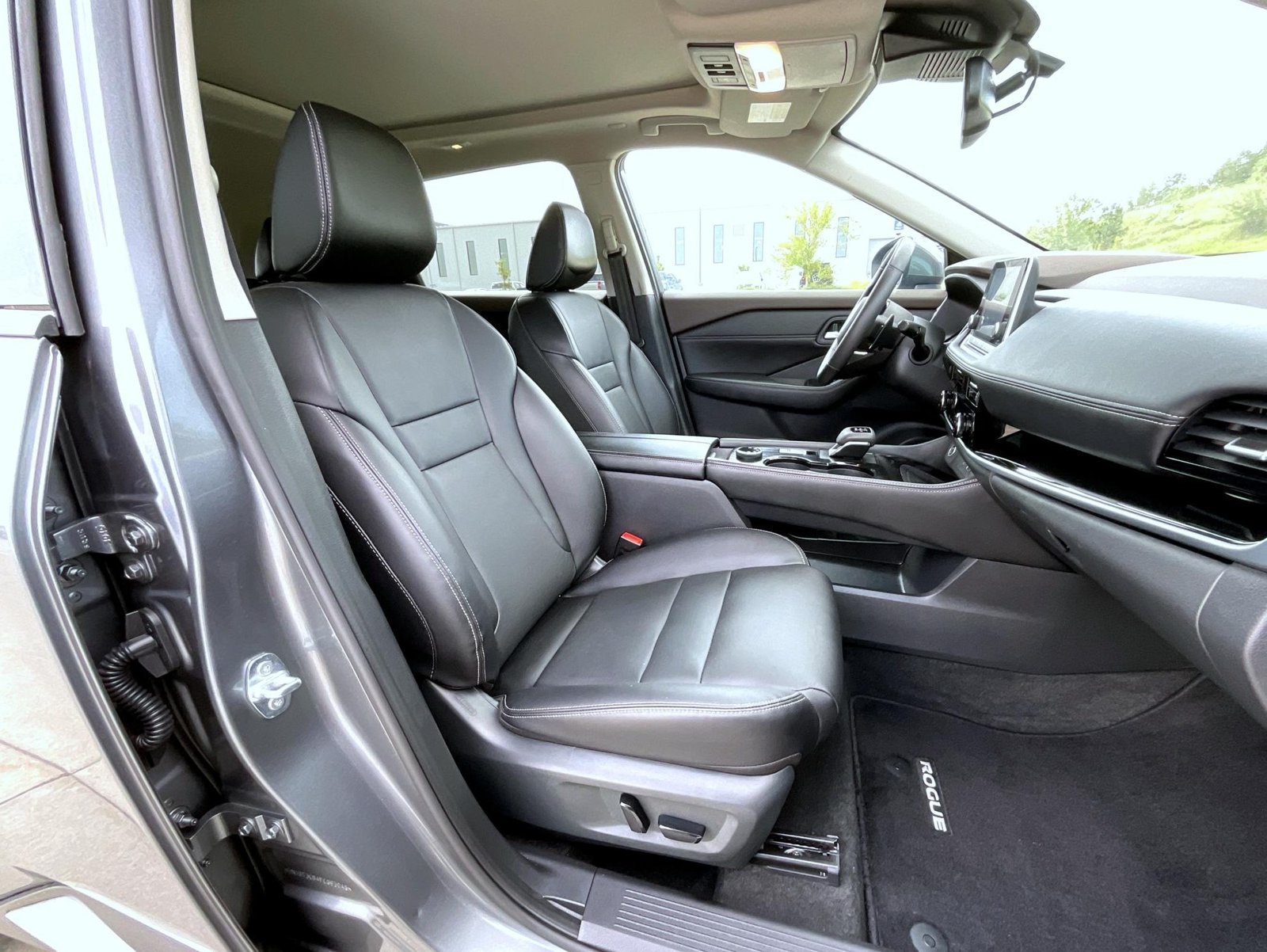 Used 2023 Nissan Rogue SL AWD/4WD image 17