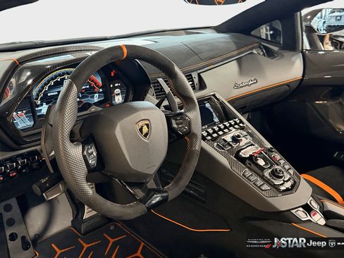 Used 2021 Lamborghini Aventador SVJ AWD/4WD image 11