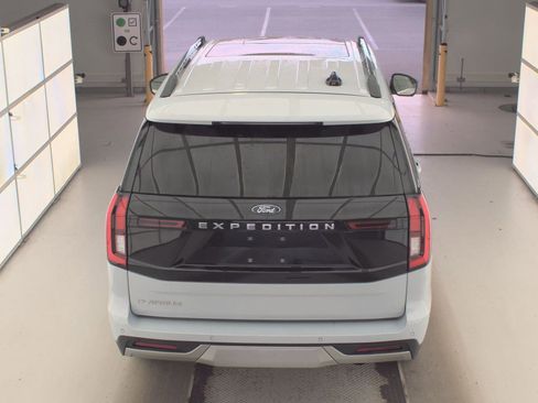 Used 2025 Ford Expedition Platinum AWD/4WD image 7