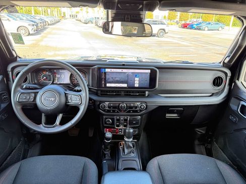 Used 2024 Jeep Wrangler Unlimited Rubicon AWD/4WD image 12