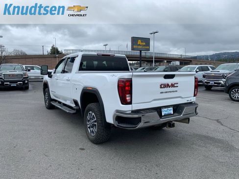 Used 2024 GMC Sierra 2500 SLE w/ SLE Value Package image 5