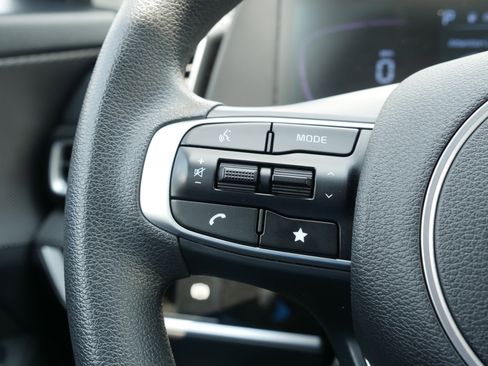 Used 2024 Kia Sportage LX image 19