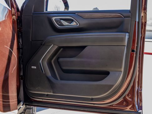 Used 2023 Chevrolet Tahoe Z71 w/ Off-Road Capability Package image 35